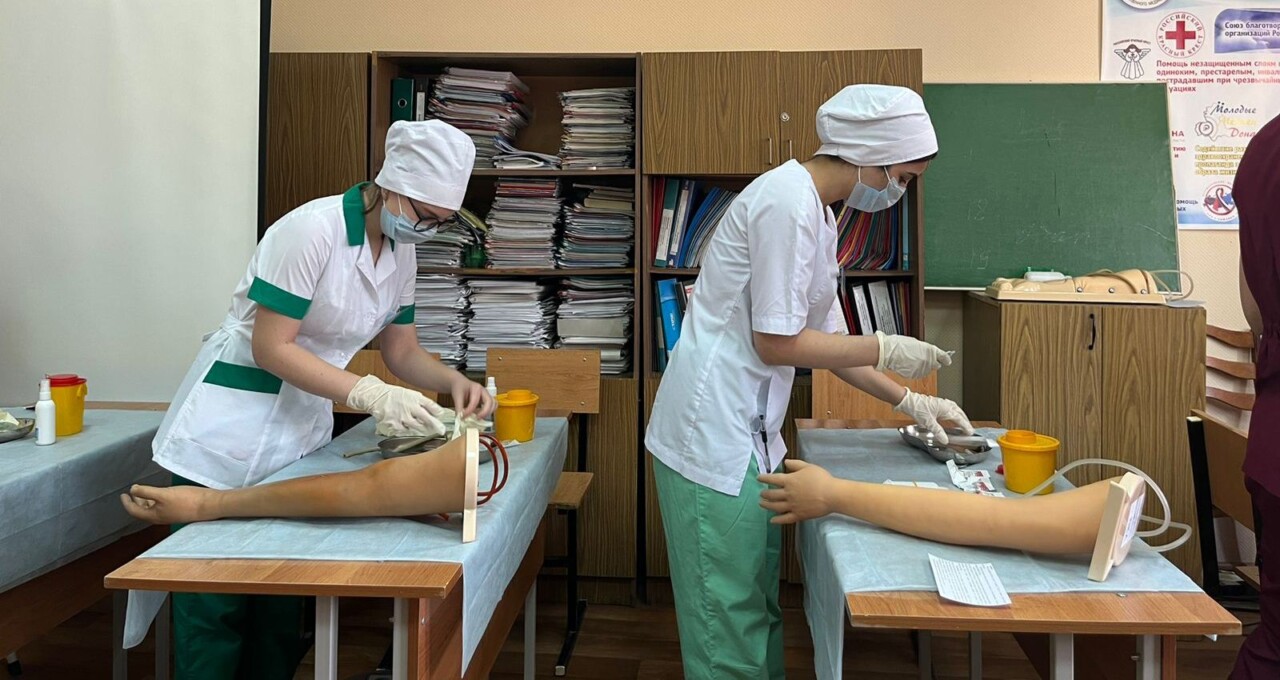 Петровского лечебное дело. Лечебное дело специальность. Медицинские мероприятия. Лечебное дело картинки. Выпускники меда.