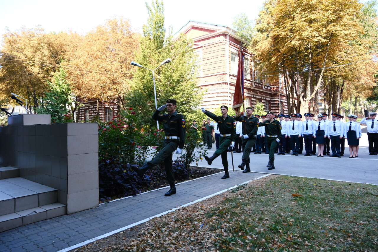 Выпускникам Военного учебного центра при РостГМУ в День военного медика  вручили офицерские погоны | 28.08.2023 | Ростов-на-Дону - БезФормата