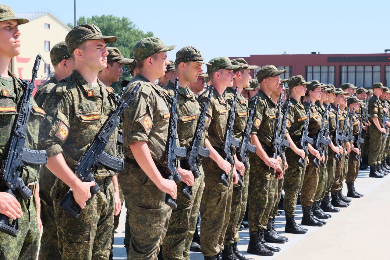 Обучающиеся Военного учебного центра при РостГМУ и студенты-медики приняли  военную присягу - Ростовский государственный медицинский университет